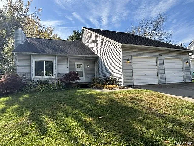 3 bed, 2.5 bath, 2351 sqft, $2,595 — Photo 1