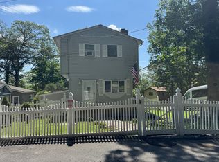 1 Coolidge Trl, Hopatcong, NJ 07843