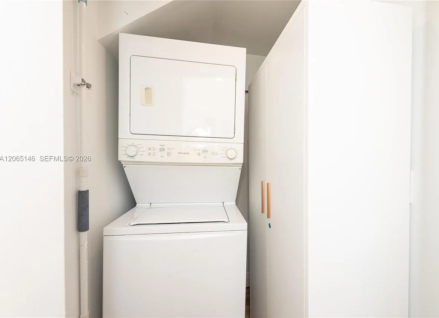 3 bed, 3.0 bath, $6,000 — Photo 2