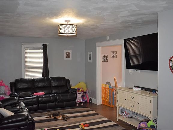 3rd image of 14 Thompson St