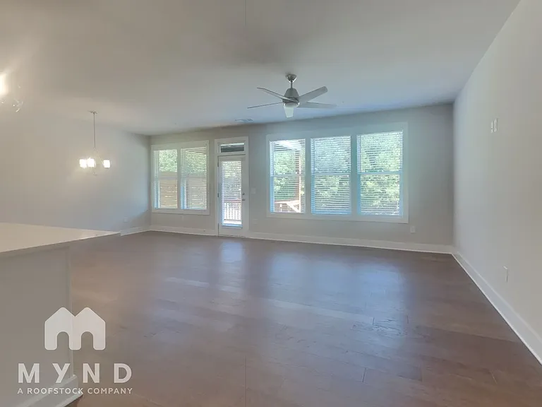 1273 Windmill Pkwy — Photo 3