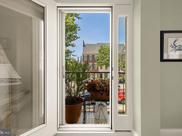 1115 N Pitt St APT 2B, Alexandria, VA 22314