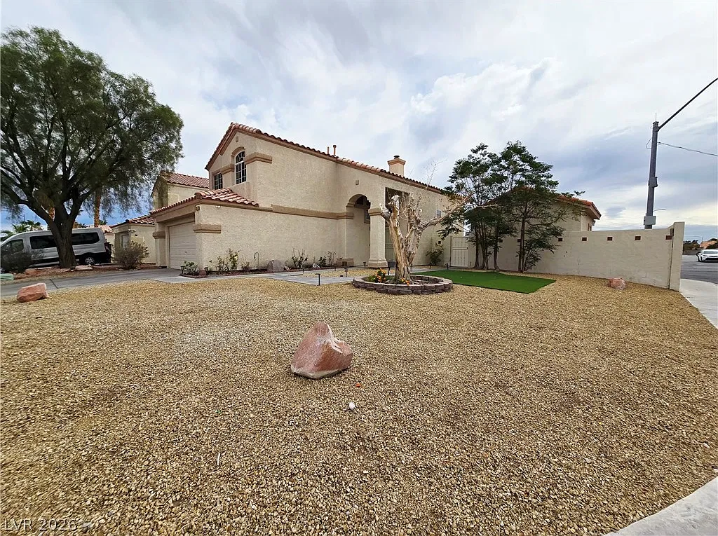 3 bed, 2.5 bath, 1633 sqft, $2,300 — Photo 3