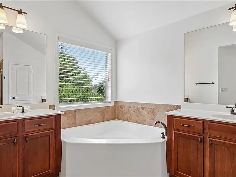 5811 Kendrix Ridge Dr — Photo 40
