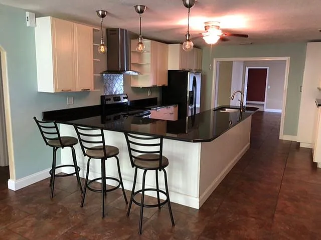 4 bed, 2368 sqft, $2,500 — Photo 3