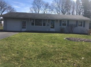 93 Courtly Cir, Rochester, NY 14615