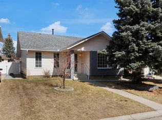 11 S Woodfield Cres SW, Calgary, AB T2W 3W2
