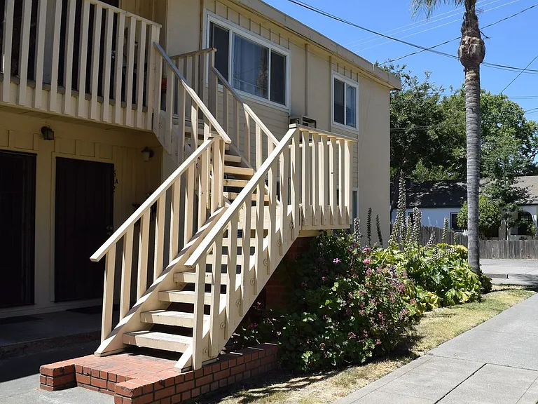 512 Clover St #A — Photo 2