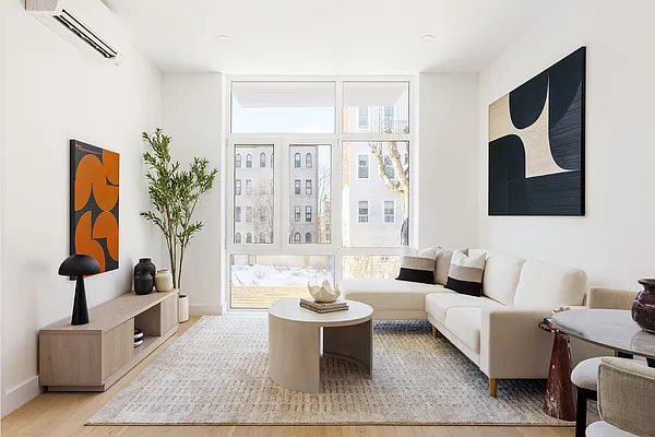 Living room, photo 2