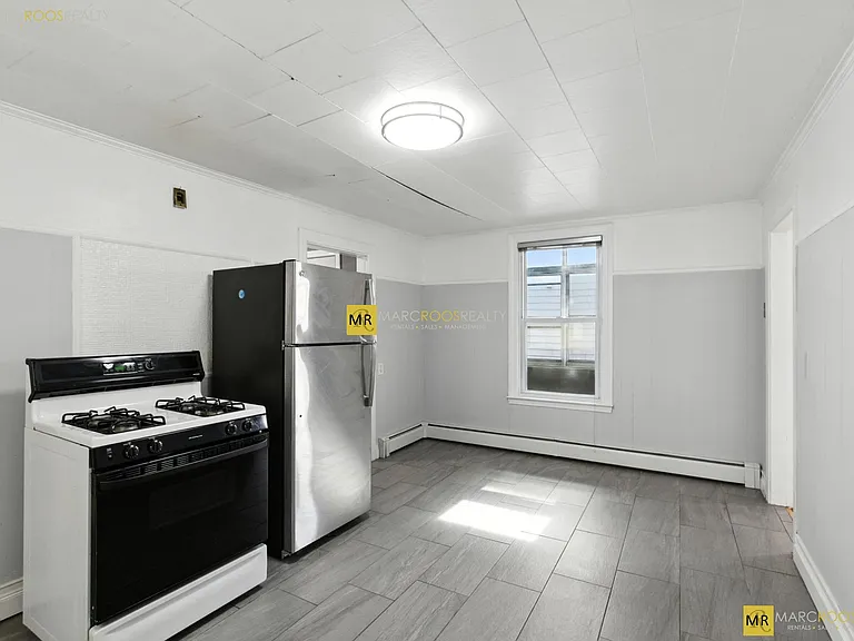 547 Broadway #1 — Photo 3