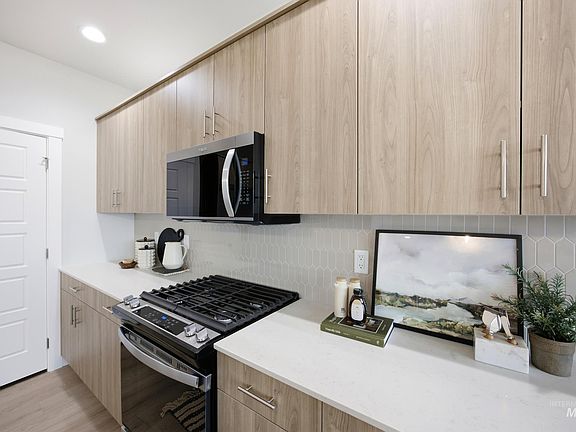 5th image of 2135 S Border Way