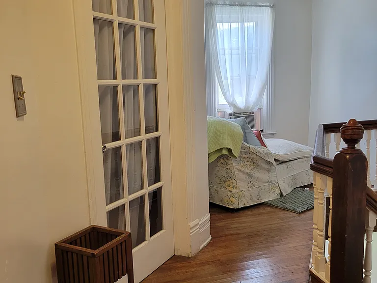 288 E 1st St #TOP FURNISHED — Photo 31