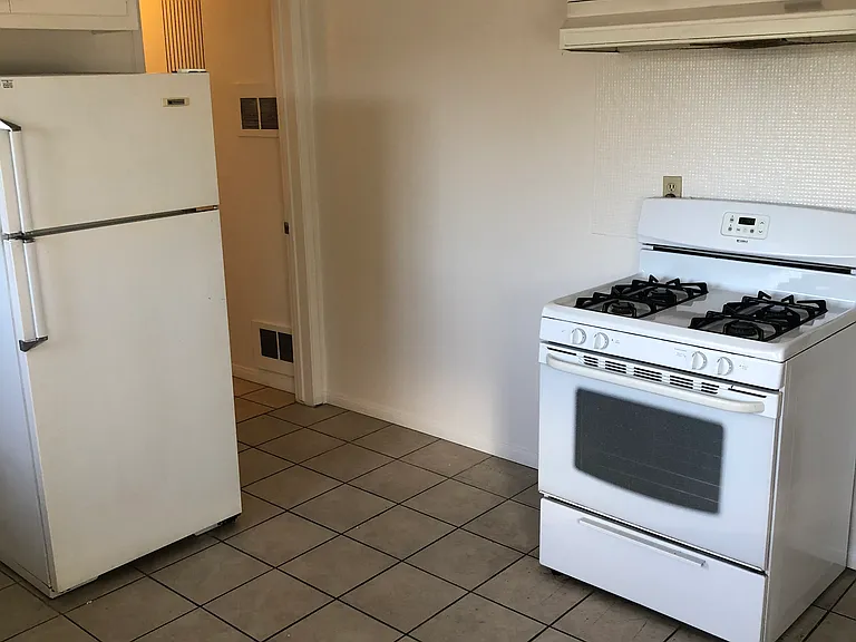 1308 N Los Robles Ave #3 — Photo 5