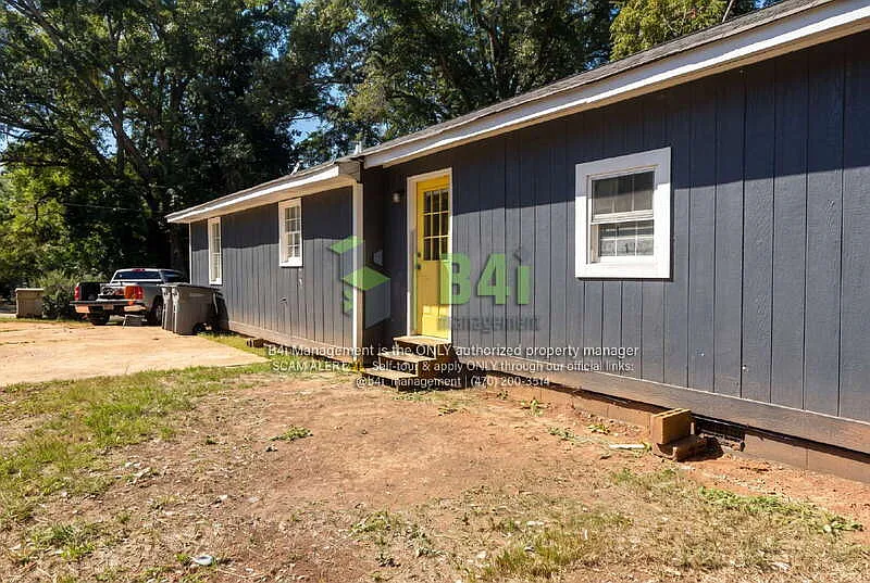 3 bed, 1.0 bath, 1296 sqft, $1,195 — Photo 2