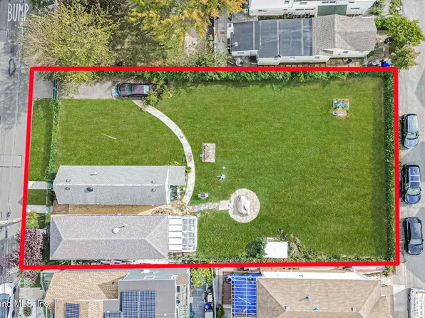 410 Hunter Ave, Staten Island, NY 10306