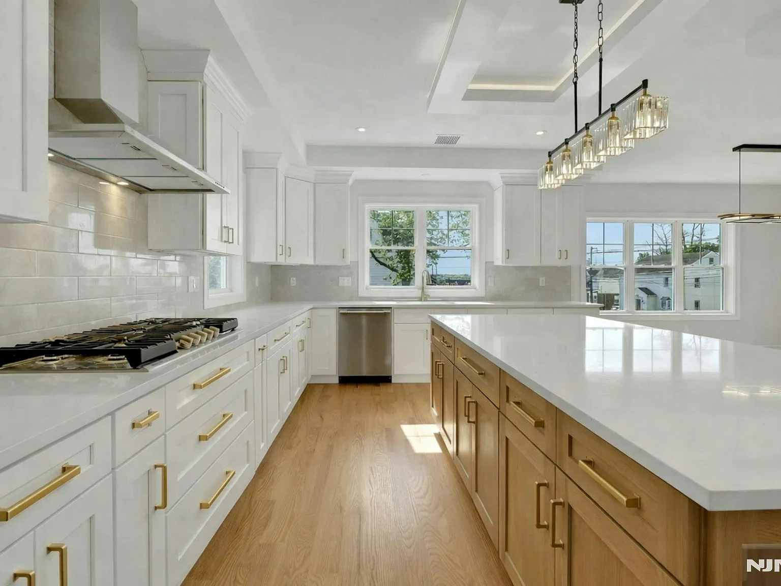 3 bed, 1600 sqft, $4,200 — Photo 2