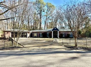 2448 Foxmoor Ln, Tupelo, MS 38804