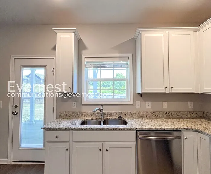 1011 Echo Ridge Rd — Photo 5