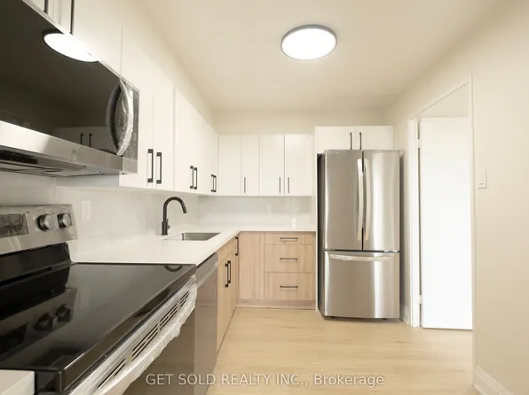 120 Dundalk Dr #405, Toronto, ON M1P 4V9