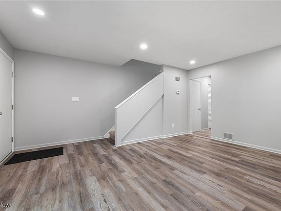 4th image of 749 Pipes Ct #1807