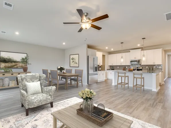 386 Midland Pines Dr, Graniteville, SC 29829