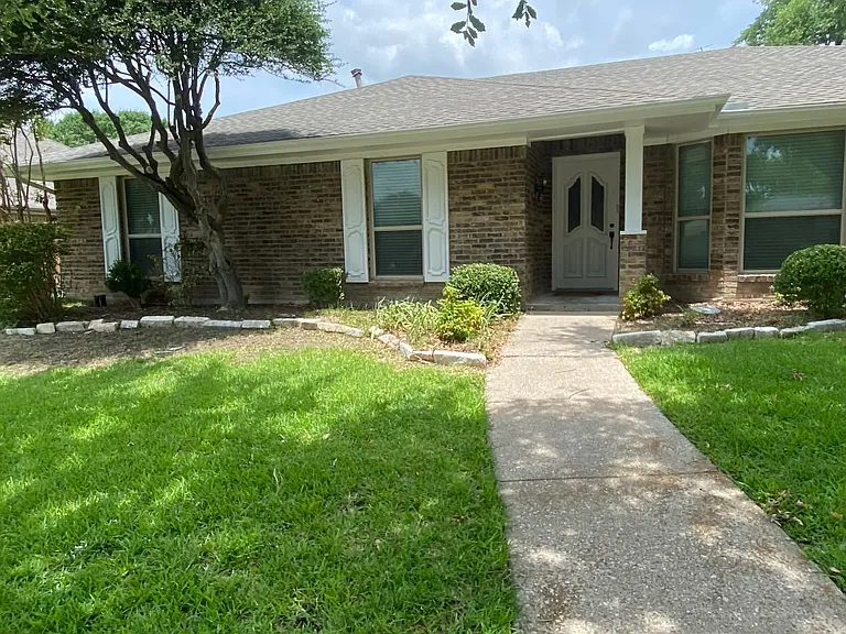 1609 Geneva Ln — Photo 1