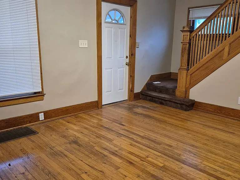 210 W Rundell St — Photo 2