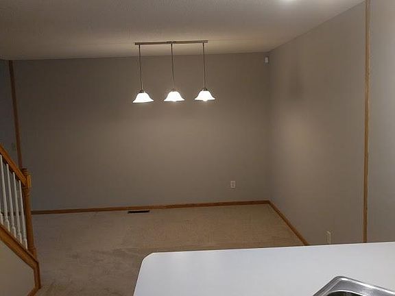 Brkfst bar to Dining Rm