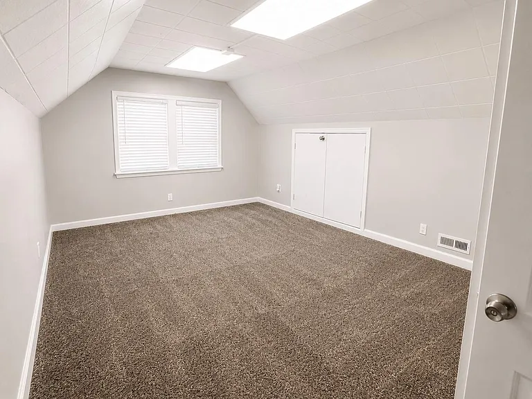 9327 NE Glisan St #1 — Photo 22