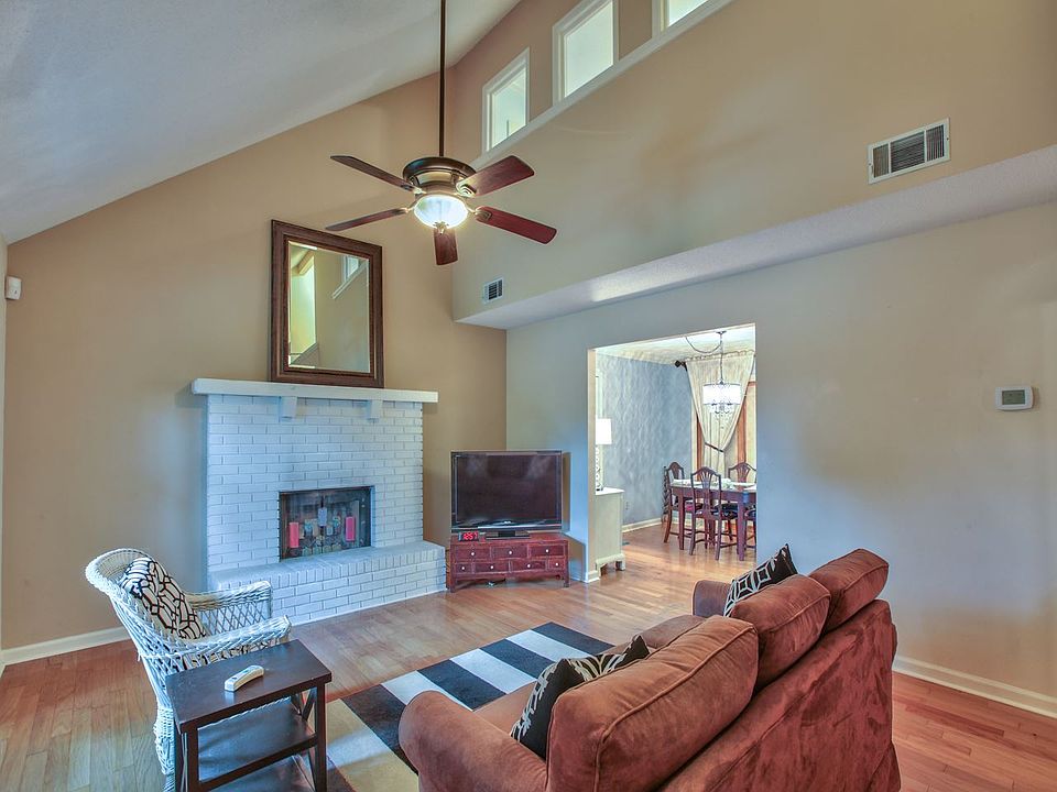 1st image of 827 McGuire Ave