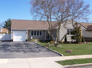 1083 Huckleberry Rd, Bellmore, NY 11710