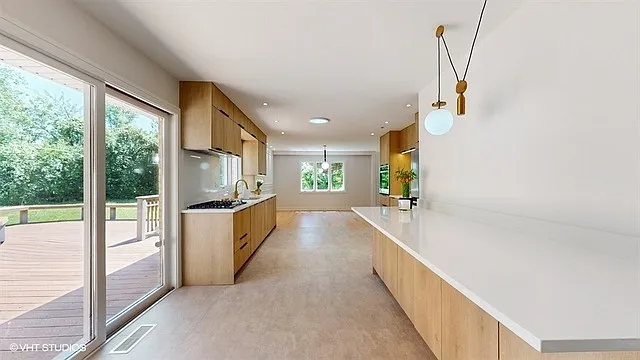 8473 Canterberry Dr — Photo 2