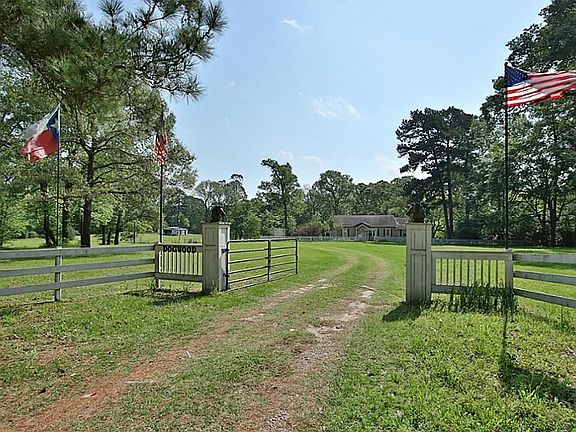 Lovely drive leading up to the Single Story, 3 bedroom, 2 bath home, Carriage House, Wash/Sew Room and Cozy Office Space.
