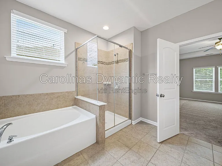 1912 Madeira Cir — Photo 21
