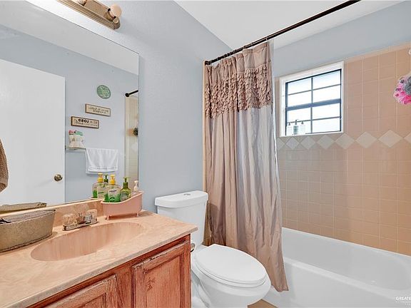 4th image of 3806 N Garden St