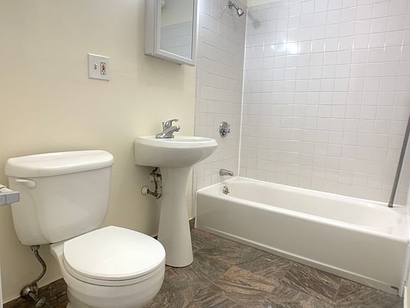 5th image of 35 Orkney Rd APT 1