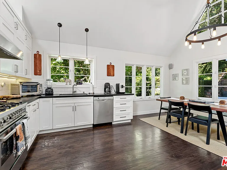 8926 Wonderland Ave — Photo 6