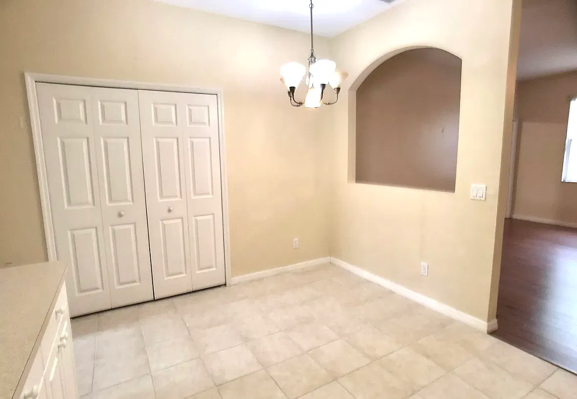 3 bed, 2556 sqft, $2,199 — Photo 4