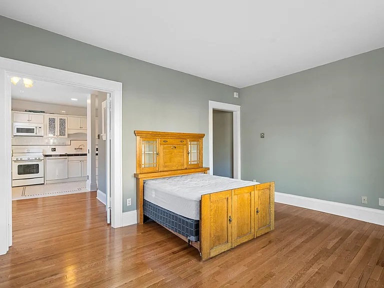 385 Laurel Ave — Photo 1