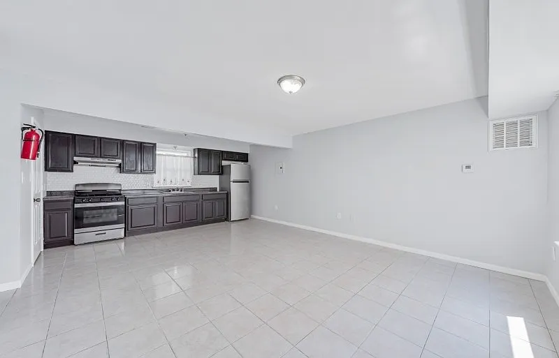 3 bed, $2,250 — Photo 2