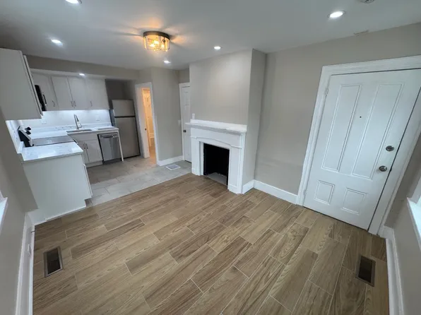 42 Summer St APT 3, Kingston, MA 02364