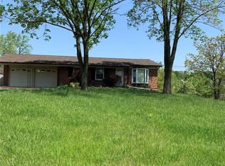 107 Coil Rd, Fenton, MO 63026