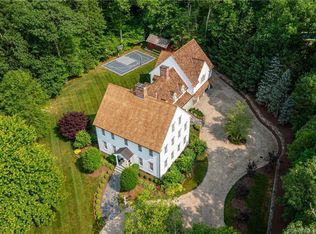 35 Oak Ridge Dr, Newtown, CT 06470