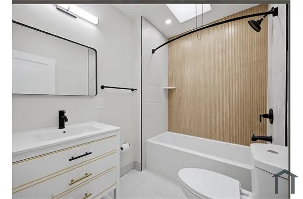 542 S Salford St photo 1