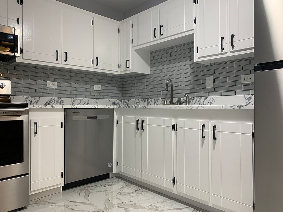 1st image of 675 Grove Dr #4