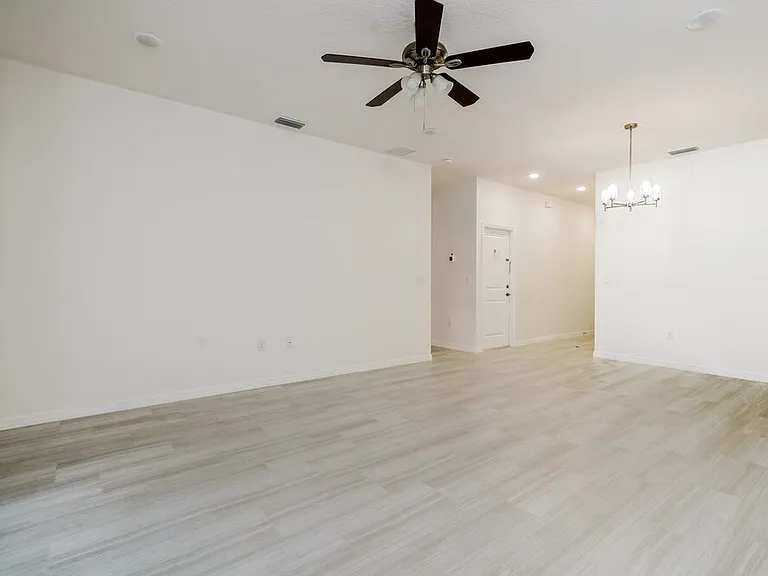 409 Bay Oak Ln — Photo 4