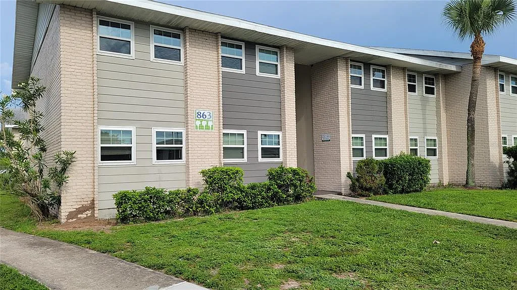 3 bed, 2.0 bath, 893 sqft, $1,749 — Photo 1