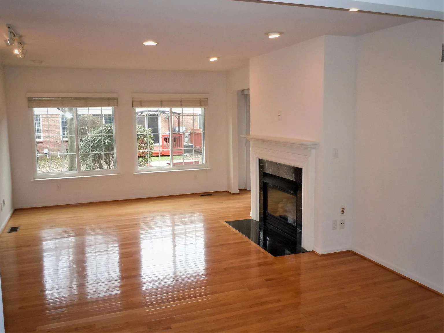312 James Cir — Photo 2