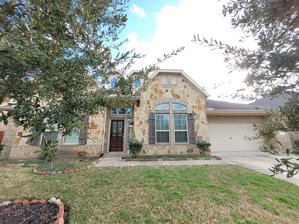 1st image of 20101 Stoneview Dr