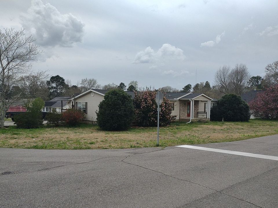 2nd image of 40 Mayfair Ln